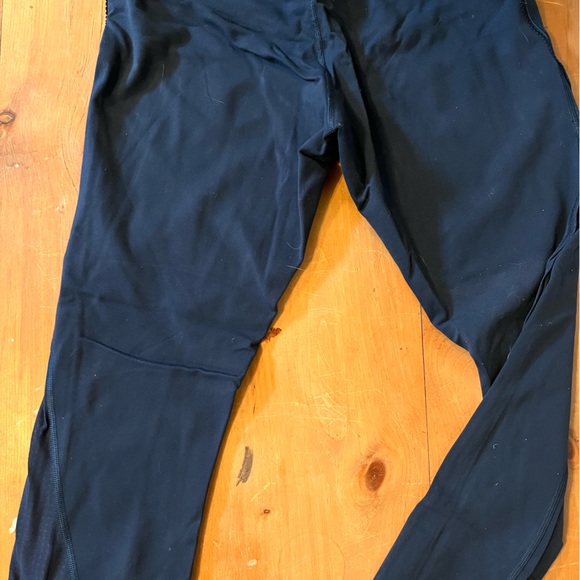 Lululemon leggings with detail - Picture 2 of 5